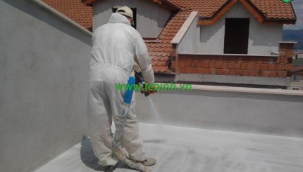 Phân Tích Ưu Và Nhược Điểm Của Vật Liệu POLYUREA 28 phun vat lieu polyurea 2018 08 08 152308