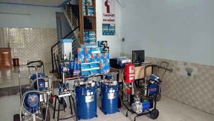 Trải Nghiệm Quy Trình Phun Sơn Nhà Dân Bằng Máy phun sơn Graco 490PC 25 may phun son tai da nang taishun